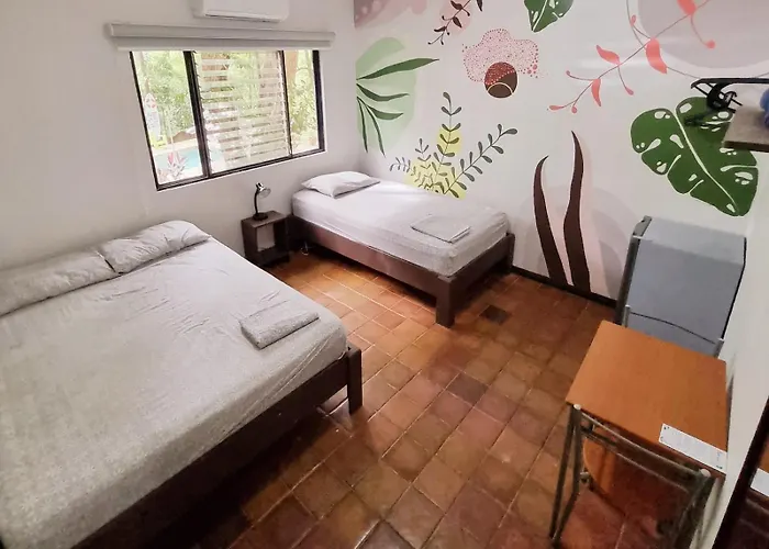 Casa Pura Vida Surf - Costa Rica Hostel Tamarindo