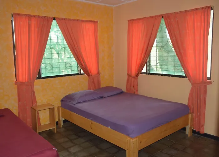 Casa Pura Vida Surf - Costa Rica Hostel