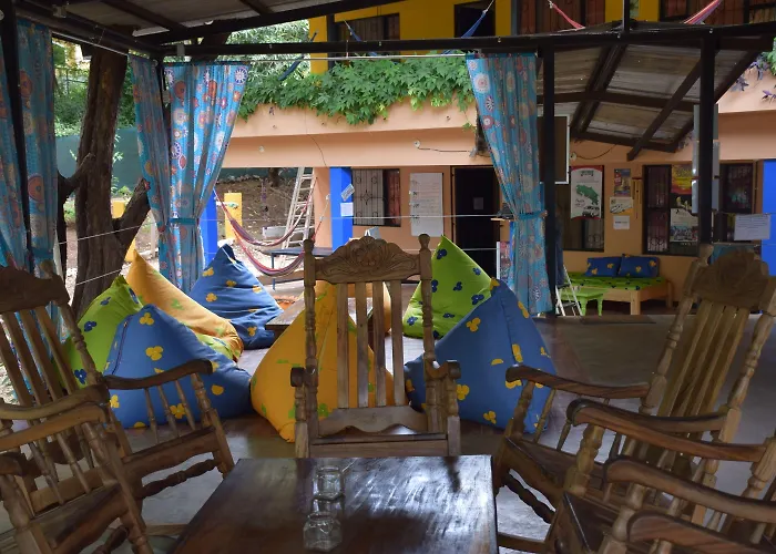 Casa Pura Vida Surf - Costa Rica Hostel