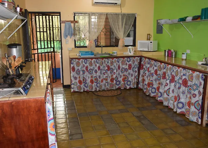 Casa Pura Vida Surf - Costa Rica Hostel
