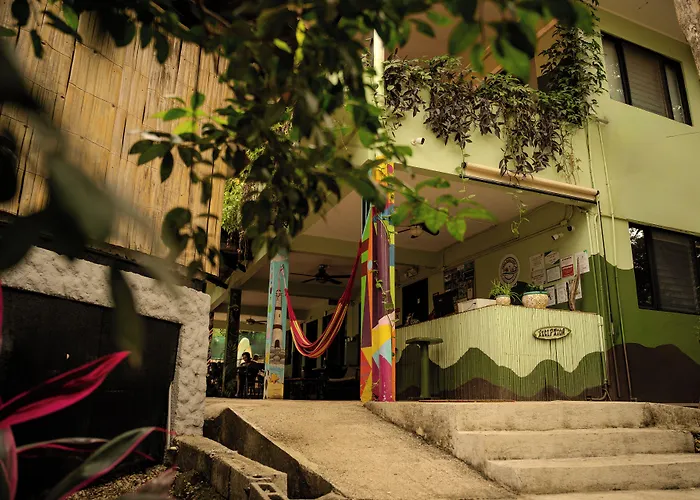 Casa Pura Vida Surf - Costa Rica Hostal